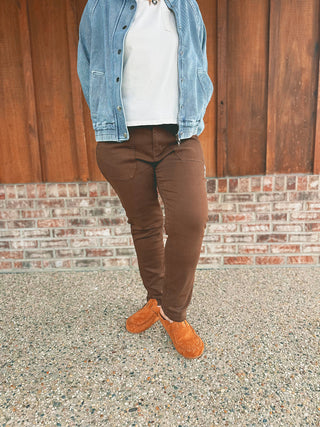 Judy Blue Aurora Weekender jeans in mahogany, modeled by an A Gathering Place team member