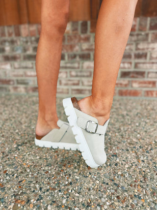 Very G Riley Clog Off-White