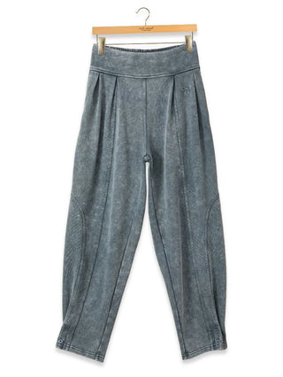 Simply Southern mineral wash balloon pant in black, alternate view