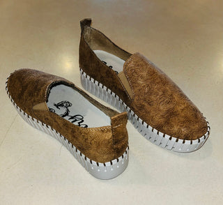 Very G Moxie Slip On Beige