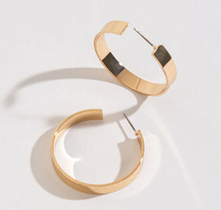 Howard’s Large Flat Hoop Earrings Gold
