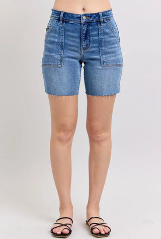 Judy Blue Mid Rise Bermuda w/Back Flap Pockets 15288