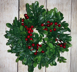 Boxwood & Berry Candle Ring