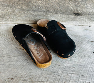 Very G Boston Clogs Black