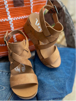 Very G Vector Wedges Tan