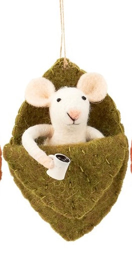 Mouse in Leaf Ornament Green